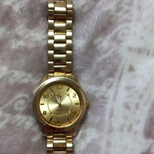 men's gold band american eagle watch excellent condition! Needs new battery!